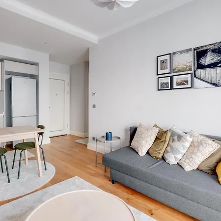 Modern Flat 5 Min To Metro On Istiklal Avenue アパート